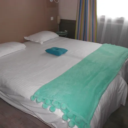 Otel Le M & 3*