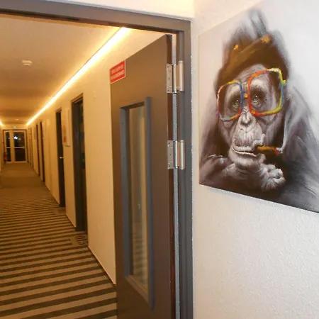 Le M & Hotel